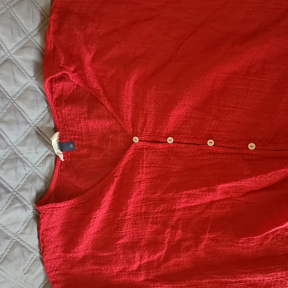 Red Top - Picture 1 of 3